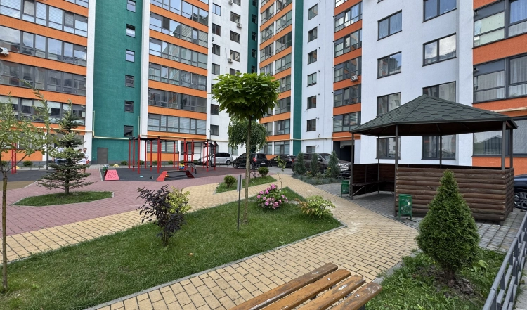 Продаж 3 кімнатної 2 рівневої квартири в Житомирі.
